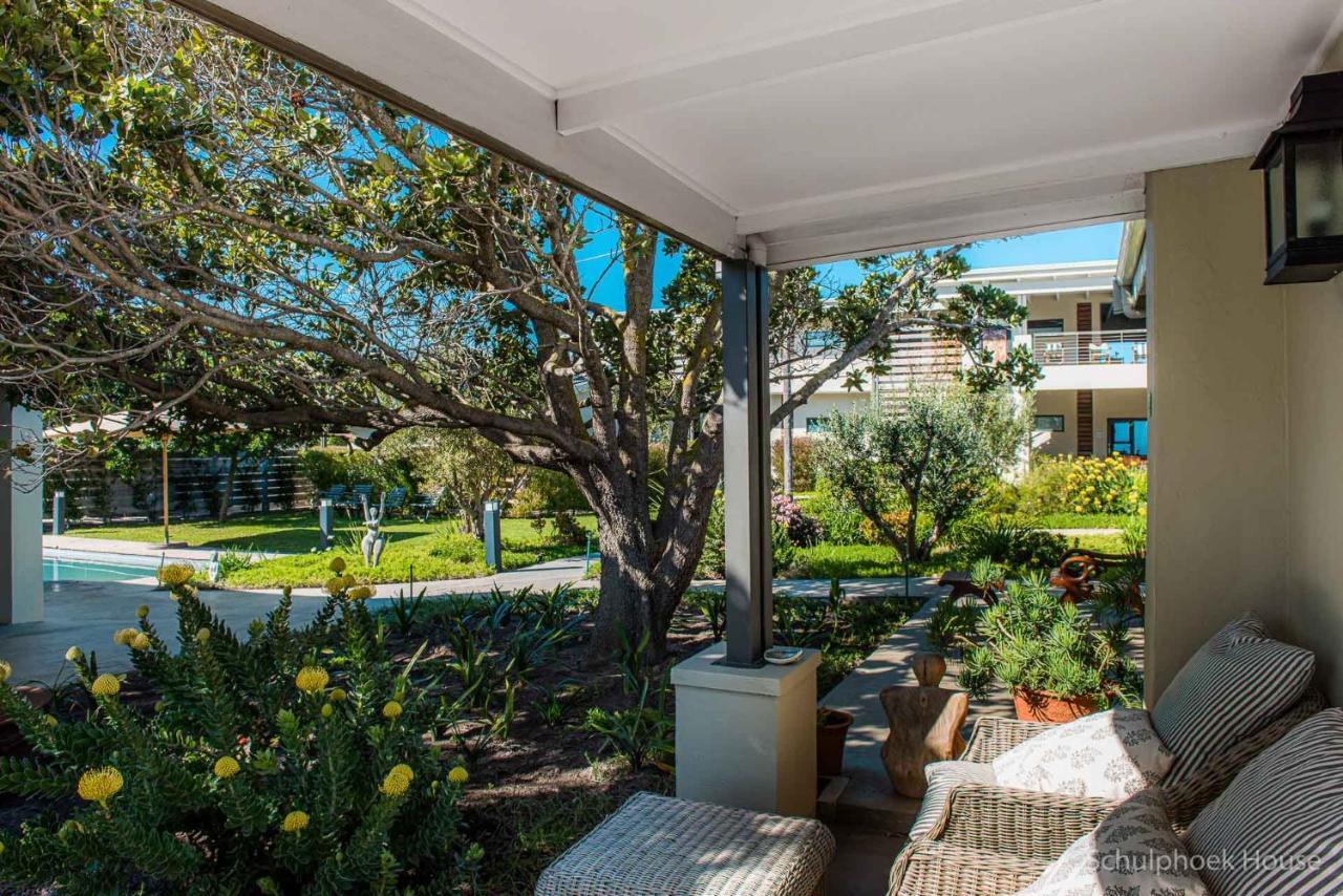 Schulphoek Seafront House Hermanus Εξωτερικό φωτογραφία A view of the courtyard from a balcony